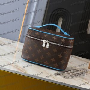 Designer shoulder bags high-quality cosmetic bags tote bags convenient toiletry bags large-capacity beauty bags wallets bucket bags travel pouches crossbody bags