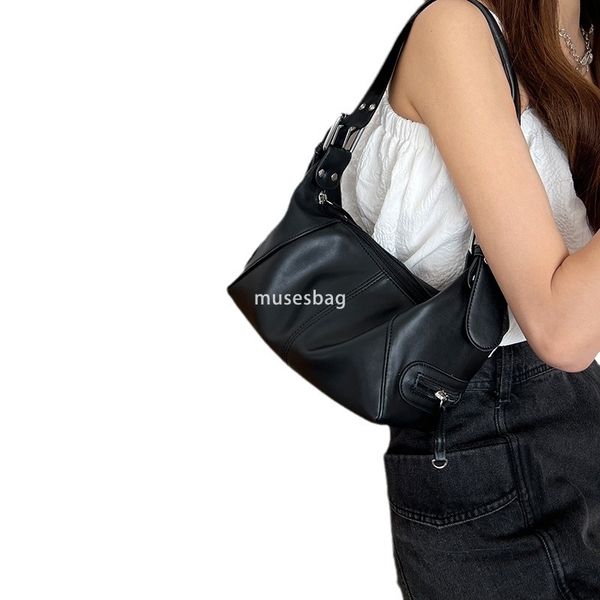New Women Bag Cool Pull Girl Unique Design Fashionable Leather Zipper One Shoulder Handheld Underarm Retro European and American