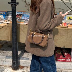 Korean version of autumn and winter new retro suede versatile single shoulder diagonal cross small bag pillow bag Boston portable women's bag trend