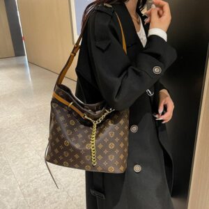 Designer free shipping 2025 fashionable single-shoulder crossbody bucket bag for women in autumn and winter with a large capacity reading pattern