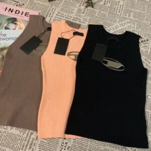 Luxury Brands Womens Slender Fit Stretchy Cotton Blend Tee with Metallic Tag Elastic Hugging Seamless Crewneck Sweatshirt – Trendy Casual Wear by Prestigious Labels