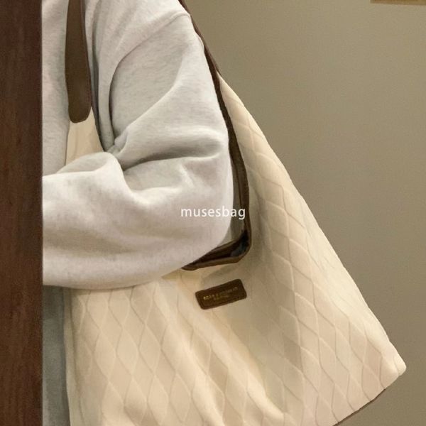 Niche Design Lazy Academy Style Lingge Shoulder Bag Spring/Summer New Large Capacity Student Classroom Tote Bag Niche Bag