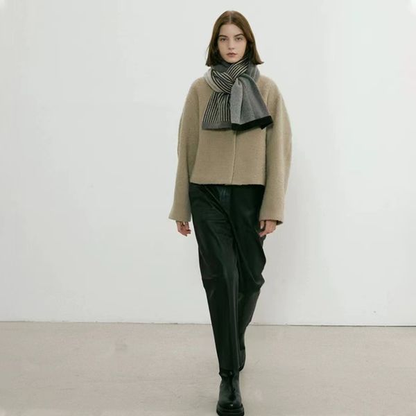 1-644 Fashionable Knit Scarf for Cozy Wear During Cold Weather