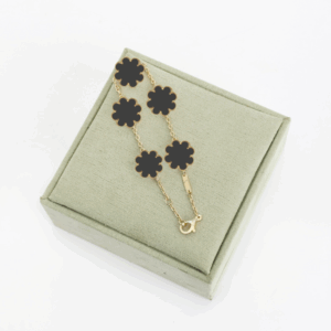 Designer Bracelets Classic Clover Bracelet Fashion Five Flower for Mans Womans Gold Silver Optional 19 Styles Classic Multicolor Options