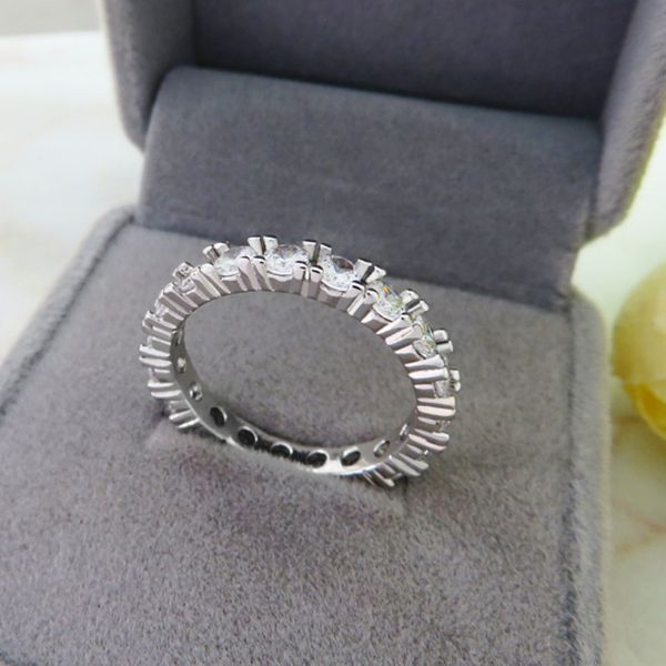 Fashion single-row diamond-studded ring - Women's diamond personalized round finger ring