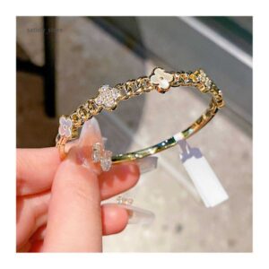 XIXI Wholesale Designer Gold Plated Copper Shell Hollow Clover Zircon Women Fashion Jewelry Bracelets Bangles