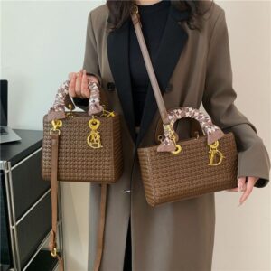 free shipping designer shoulder bags 2025 Spring New Fashionable Knitting Crossbody Artwork Bag for woman dh8628313a