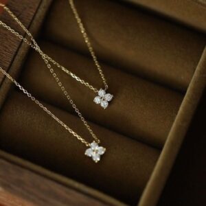 Women's Lucky Four – Leaf Clover Necklace, S925 Pure Silver, Niche Design, Sparkling Zircon, Sweet Collarbone Chain