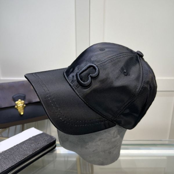 Classic Ball Caps Designer Summer Woman's Letter Cap Street Casual Cool Man's Hats 2 Colors