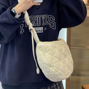 Dumpling dumplings autumn and winter niche versatile cloud bubble pleated bag women's large capacity lightweight down bag one shoulder crossbody bag