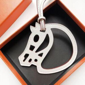 Designer Keychain for Womens Luxury Keyring Keychain Bag pendant Charm Stylish Keychain Hangings Leather Keychain02