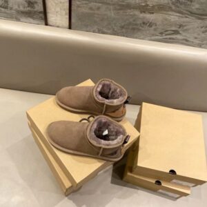 New Fashion Couple Boots Luxury Designer Shoes Flat Bottom Rubber Warm Snow Shoes Tall Thickened Australian Non slip Outdoor Leisure 36-45