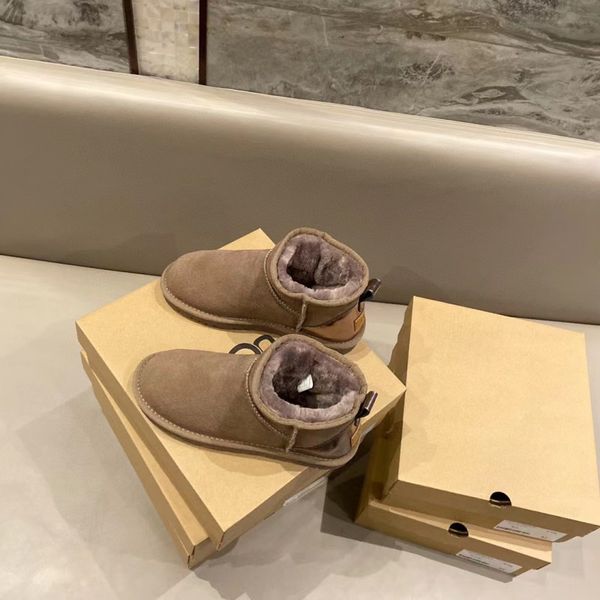 New Fashion Couple Boots Luxury Designer Shoes Flat Bottom Rubber Warm Snow Shoes Tall Thickened Australian Non slip Outdoor Leisure 36-45