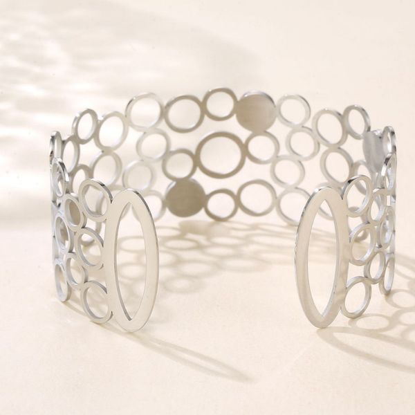 Elegant 18K Gold-Plated Hollow Cuff Bracelet, Retro and Fashionable Design, Unique Statement Piece for Women