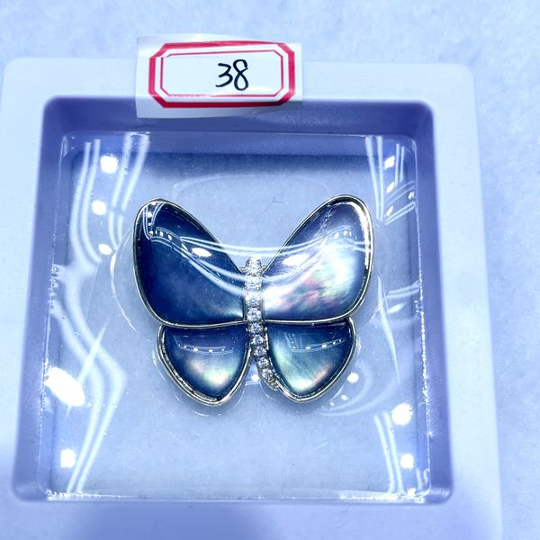 Fashionable And High-End Butterfly Brooch Exquisite Pearl Brooch Pins Women's Minimalist Style Diamond Pin Brooch