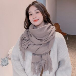 A family-friendly solid-colored scarf! Thick wool material. Korean-style basic style.
