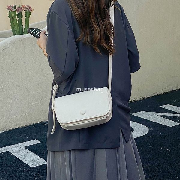 Street trend, high-quality new high-capacity shoulder bag female niche design crossbody bag simple and atmospheric handbag