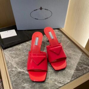 New Fashion Slippers Designer Top Grade Sandals Leather High Heels Shoes Half Bracket Letter Triangle Rubber Slip resistant Outdoor Beach Candy Herringbone