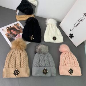 Cute Hairball Knitted Hat Designer Winter Beanie Cap Warm Skull Hats for Man Woman 5 Colors