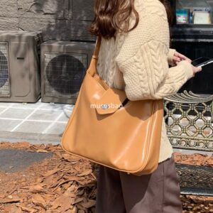 Retro oil wax leather niche design women's bag Korean autumn and winter new versatile single shoulder tote bag large capacity crossbody bag