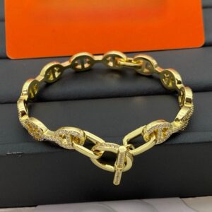 Designer Bracelet for Women's bracelet jewelry – 18K gold plated bracelet – Designer women's light luxury pendant bracelet – Gift for parties