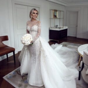 Modest V Neck Wedding Dresses Lace Sleeveless Bridal Gowns Sheer Illusion Appliqued Brides Gowns Plus Size Robe De Mariee Custom Made 02