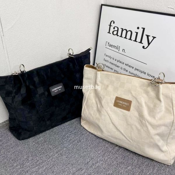 Crowd design trend fashionable large capacity bag versatile women's summer new canvas shoulder bag high-end feeling simple and niche leisure tote bag