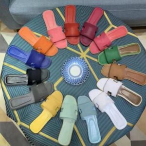 Beach slippers Classic Flat heel Summer Designer Fashion flops leather lady Slides women shoes Hotel Bath