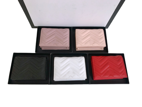 Foldable ladies' wallet, multi-colored design wallet made of durable material and equipped with safe space for daily carry fashion.