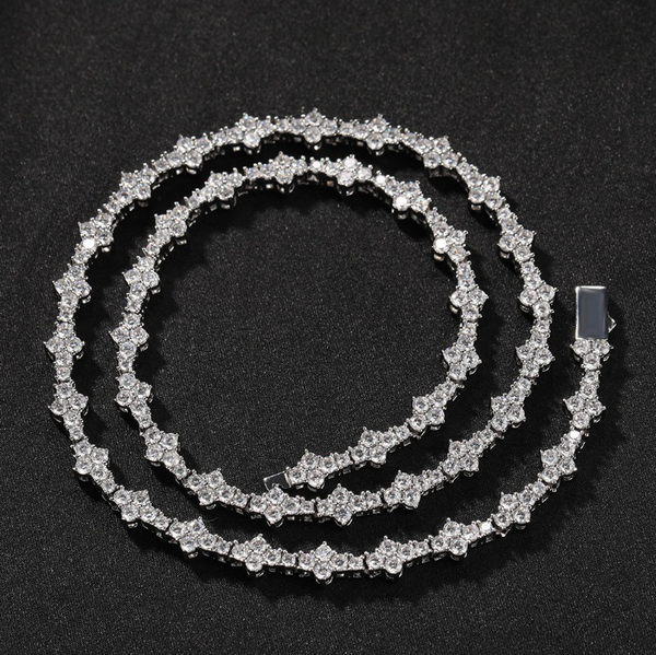 Personalized diamond-studded hip-hop necklace for men. Rap-themed trendy brand with a sophisticated feel. Spring clasp. Aircraft tennis bracelet accessory.