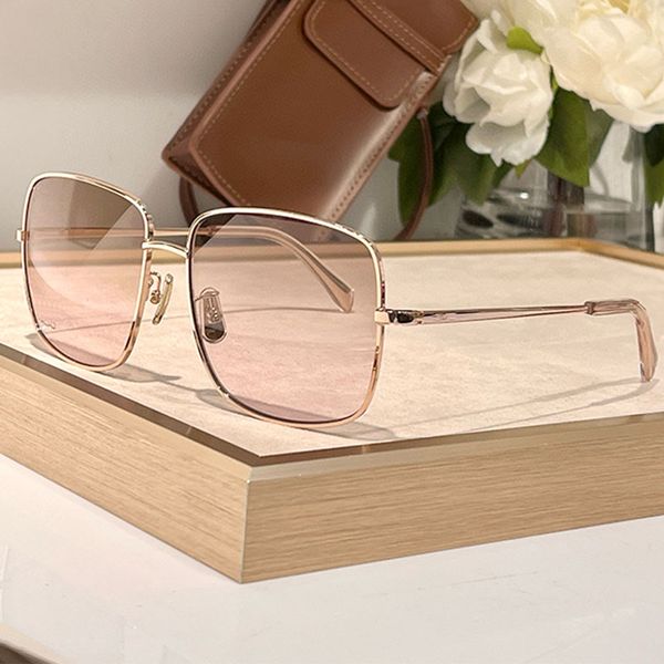 Oversized Luxury Crystal Square Sunglasses Miss Fashionable Pink Transparent Lenses Glasses 40284 Womens Elegant Exquisite Designer Brand Sunglasses