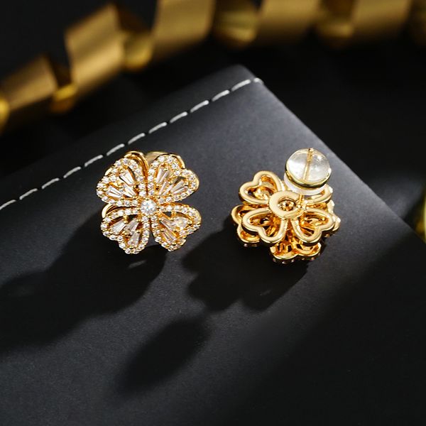 Natural freshwater pearls with diamonds, a unique design with a sophisticated feel, a smallish fashion-forward earplugs earring set.