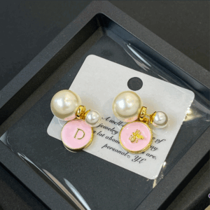 French-style retro luxury pearl stud earrings with letter-shaped earrings