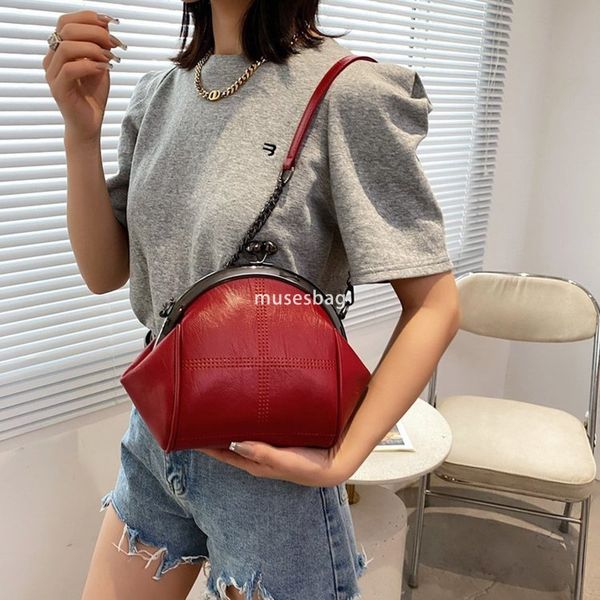 Fashion trend niche design shell bag retro chain bag fashion versatile embroidered clip women's bag single shoulder bag crossbody bag bags
