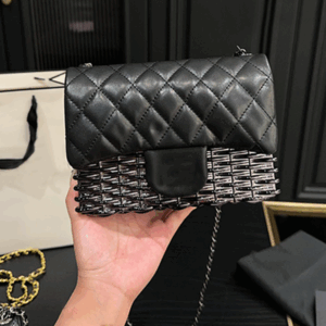 Designer bag vintage shoulder bag handbag chain bag women's skew bag classic clamshell bag metal logo fashion metal square bag leather material christmas gift bag