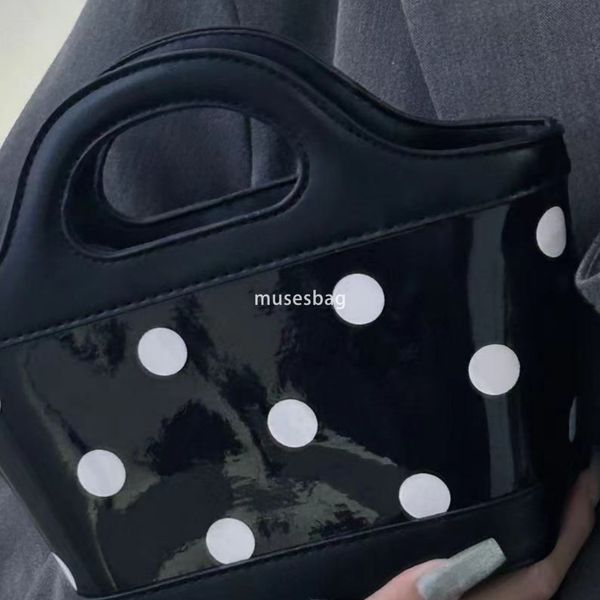 A niche bag for women a new high-end single shoulder bag fashionable crossbody bag casual and versatile portable vegetable basket bag
