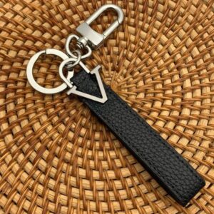 Simple keychain exquisite and luxurious Designer car key ring Suitable for both men and women Suitable for daily use Low-key yet luxurious
