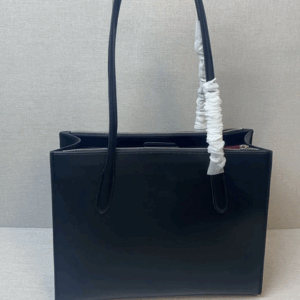 Modern Design Messenger Bag with Ample Space Perfect for Everyday Wear