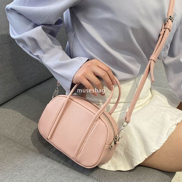 High quality niche design fashionable and trendy bags women's bags new and trendy portable bags single shoulder crossbody bags