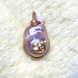 Sophisticated Jeweled Baroque Pearl Choker with Distinctive Decorative Pendants