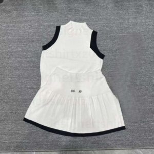 Muis Top Miu Crop Top Hollow Out Blouses Bathing Suits Designer Tank Top Spring Embroidered Slim Knitted Skirt Set Women Denim Tearhoodie Amiribandana Jeans