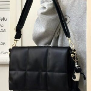 Small niche design, high-end down large capacity women's bag autumn and winter new texture casual and versatile diagonal cross bag