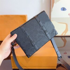 Mens Emboss Crossbody Bag Man Messenger Bags Designer Shoulder Bag Black Cross Body Small Leather 10A