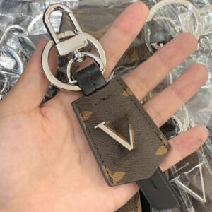 Designer Keychains Letters with Dias Designers Keychain Women Buckle Jewelry Keyring Bags Pendant Couple Charm Car Key Good Gift