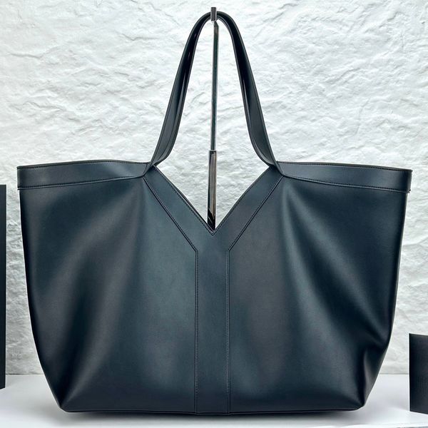 Designer bag women Tote bag Hook closure Leather bag Large capacity shopping bags A variety of colors are a must-have for travel Metallic fashion bag
