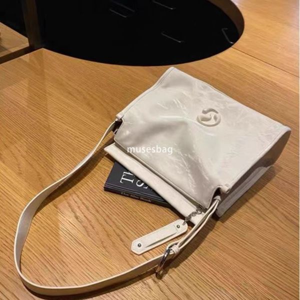 Small and high-end commuting underarm bag for women in early autumn new waste soil bag exquisite and versatile one shoulder diagonal cross bag