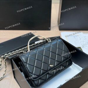 Women Designer Lovely Flap Bag with Diamonds Handle Twist Design Metal Buckle Leather Matelasse Chain Card Holders Multi Pochettes Clutch Bags Sacoche Handbag 19cm