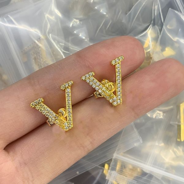 Luxury Stud Brand Designer Letter Earrings 18K Gold Plated Pearl Earring Crystal Earring Women Wedding Jewelry Gift with Box Accessories