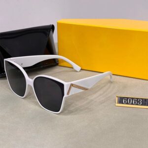 Designer Womans Sunglasses Luxury Sunglasses frame Sun glass High Quality 5 Colors Option