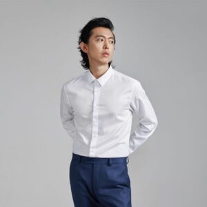 BXS/A classic wrinkle-free pure cotton shirt paired with pearl shell buttons. It's extremely easy to maintain and is a must-have workwear shirt with a square collar/white